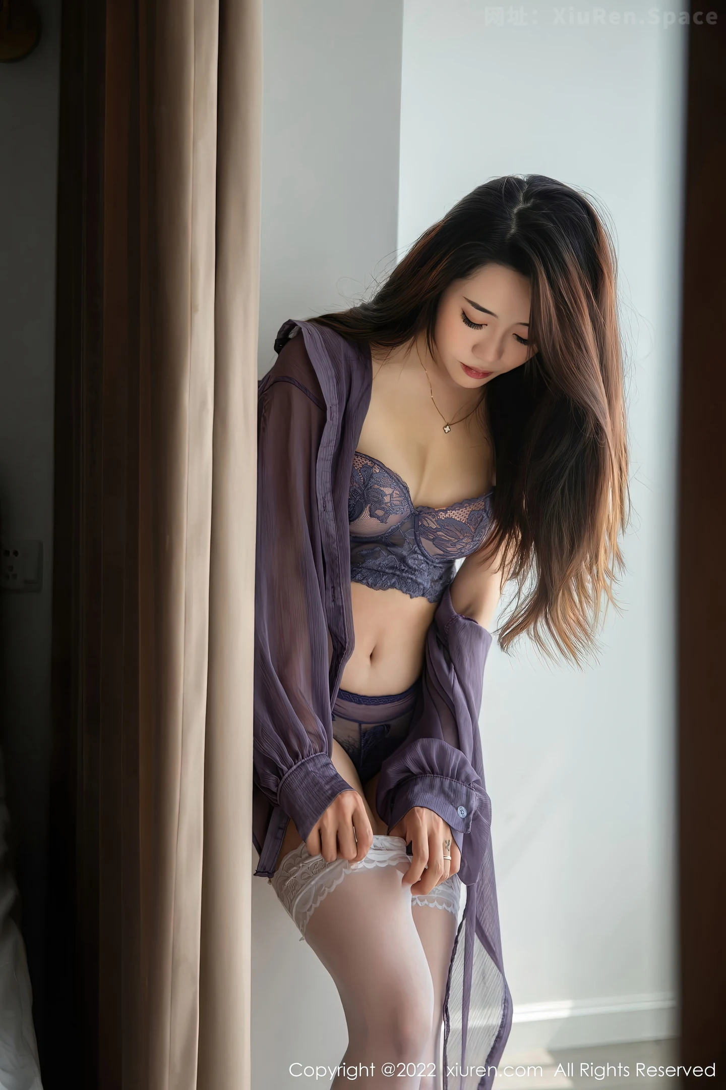 图片[3]-[XiuRen秀人网] VOL.5884 模特严利娅Yuliya性感暗紫色薄纱情趣内衣配白色蕾丝袜诱惑写真54P-秀人网官方网站